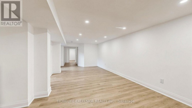 86 NEWBURY DRIVE, Newmarket (Bristol-London), Ontario, L3Y4R3