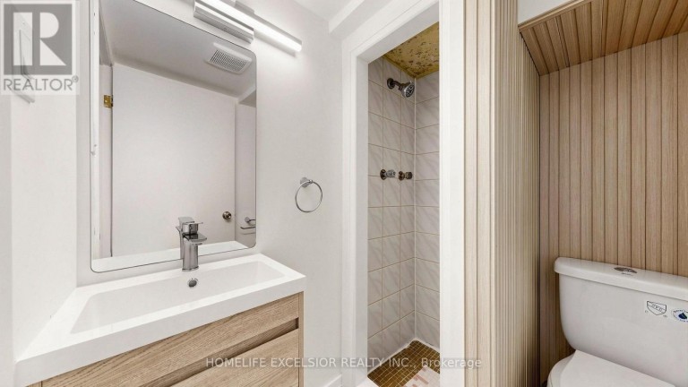86 NEWBURY DRIVE, Newmarket (Bristol-London), Ontario, L3Y4R3
