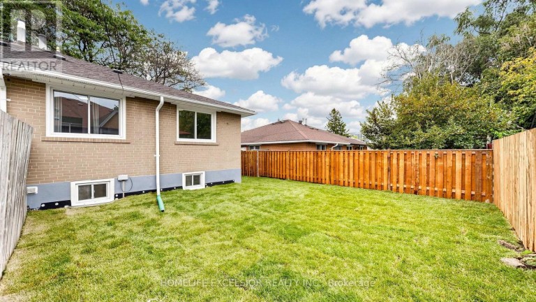 86 NEWBURY DRIVE, Newmarket (Bristol-London), Ontario, L3Y4R3