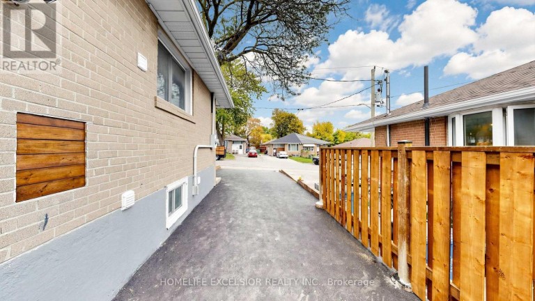 86 NEWBURY DRIVE, Newmarket (Bristol-London), Ontario, L3Y4R3
