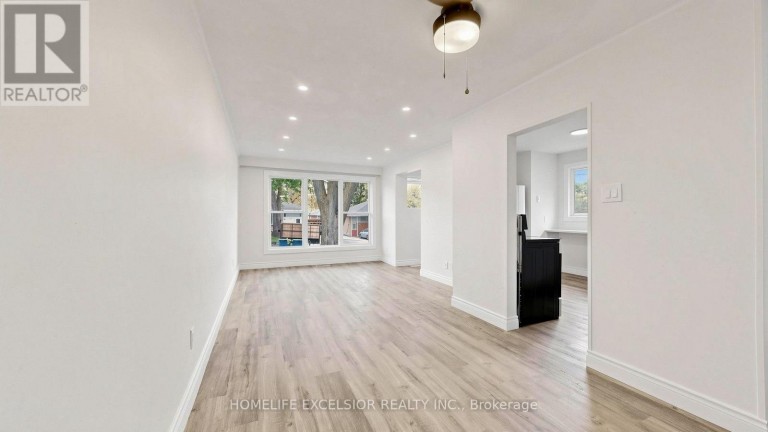 86 NEWBURY DRIVE, Newmarket (Bristol-London), Ontario, L3Y4R3
