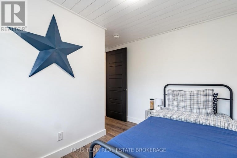 1720 TAY POINT ROAD, Penetanguishene, Ontario, L9M1X7