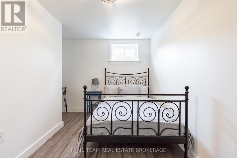 1720 TAY POINT ROAD, Penetanguishene, Ontario, L9M1X7