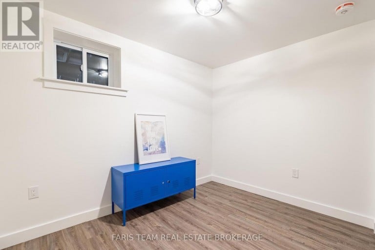 1720 TAY POINT ROAD, Penetanguishene, Ontario, L9M1X7