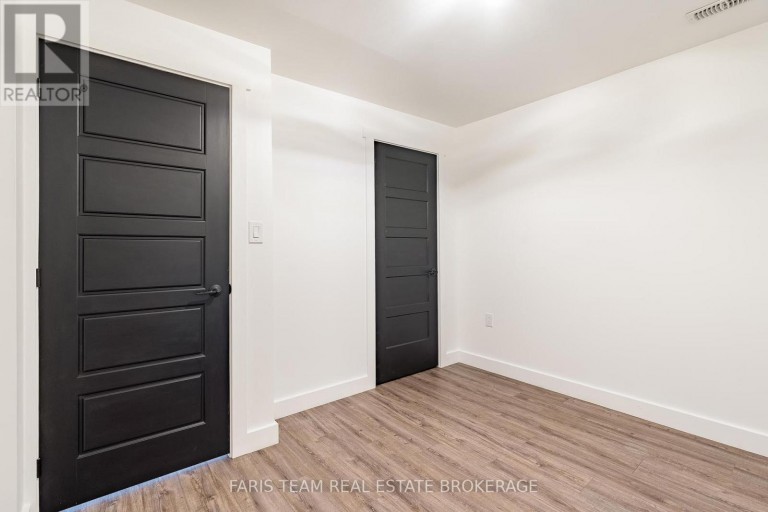 1720 TAY POINT ROAD, Penetanguishene, Ontario, L9M1X7