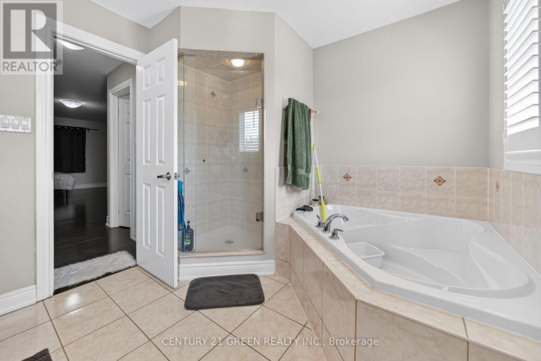 32 ATTRACTION DRIVE, Brampton (Bram West), Ontario, L6Y2Z8