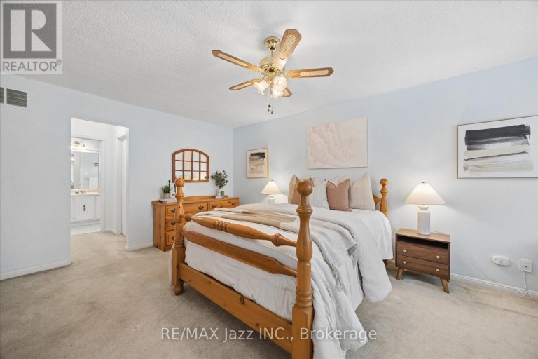 28 JUBILEE COURT, Whitby (Blue Grass Meadows), Ontario, L1N6R3