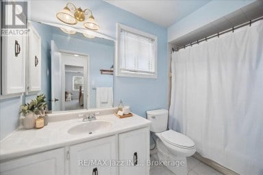 28 JUBILEE COURT Whitby (Blue Grass Meadows) Ontario photo 12
