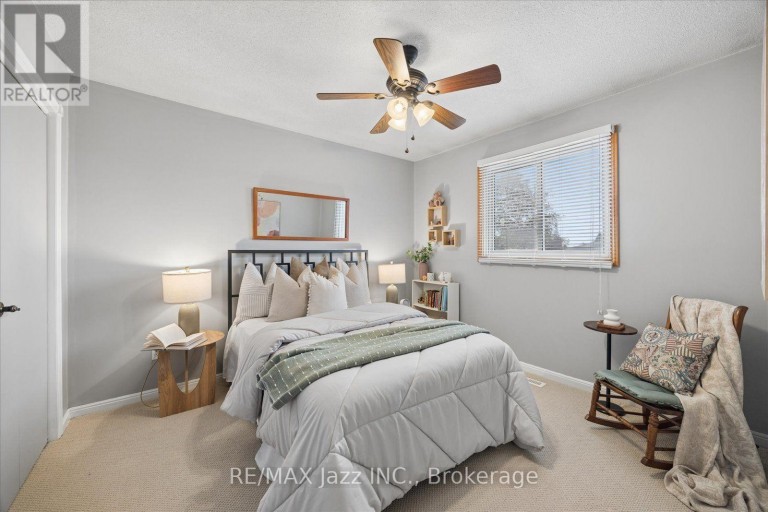 28 JUBILEE COURT, Whitby (Blue Grass Meadows), Ontario, L1N6R3