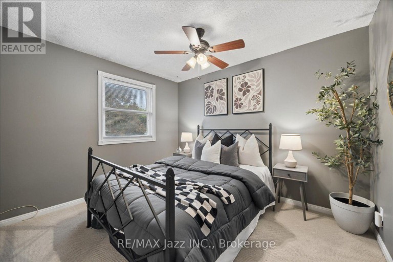 28 JUBILEE COURT, Whitby (Blue Grass Meadows), Ontario, L1N6R3
