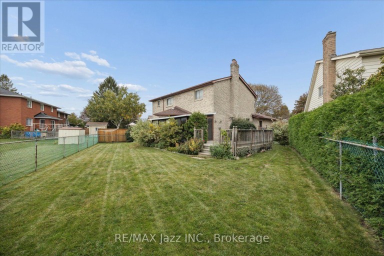 28 JUBILEE COURT, Whitby (Blue Grass Meadows), Ontario, L1N6R3