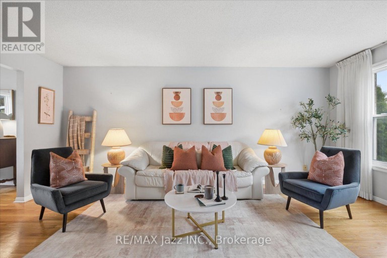 28 JUBILEE COURT, Whitby (Blue Grass Meadows), Ontario, L1N6R3