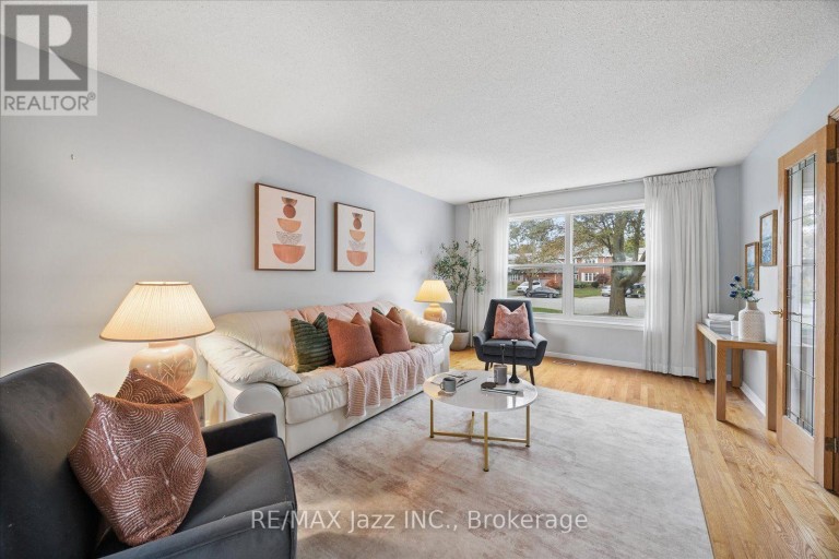 28 JUBILEE COURT, Whitby (Blue Grass Meadows), Ontario, L1N6R3