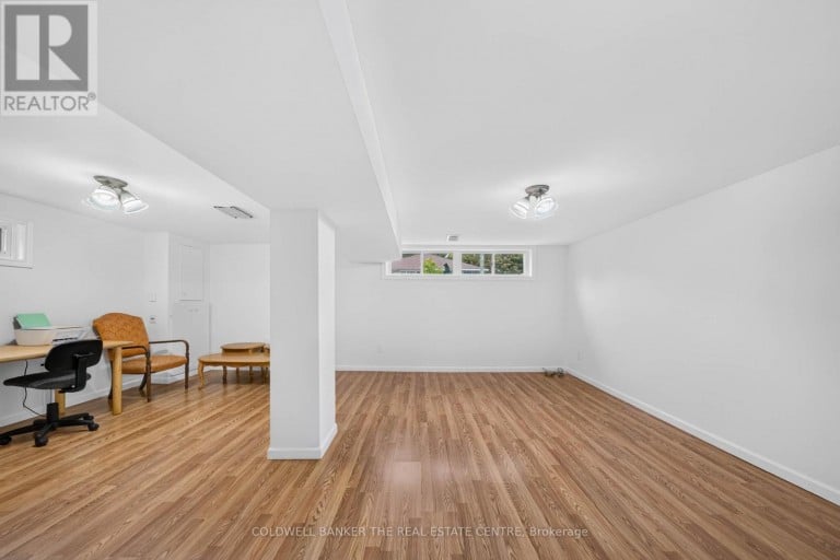 140 WILLOW LANE, Newmarket (Bristol-London), Ontario, L3Y4J3