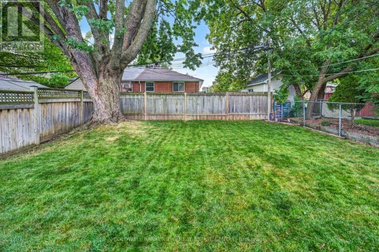 140 WILLOW LANE, Newmarket (Bristol-London), Ontario, L3Y4J3
