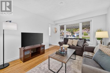 140 WILLOW LANE Newmarket (Bristol-London) Ontario photo 3