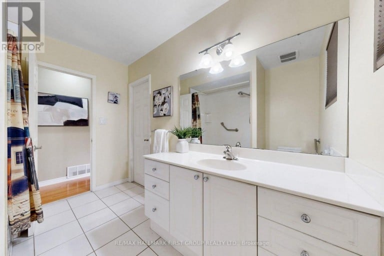 789 HILLCREST ROAD, Pickering (West Shore), Ontario, L1W2P5