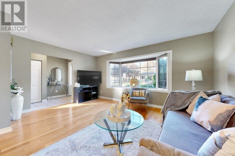 789 HILLCREST ROAD, Pickering (West Shore), Ontario, L1W2P5