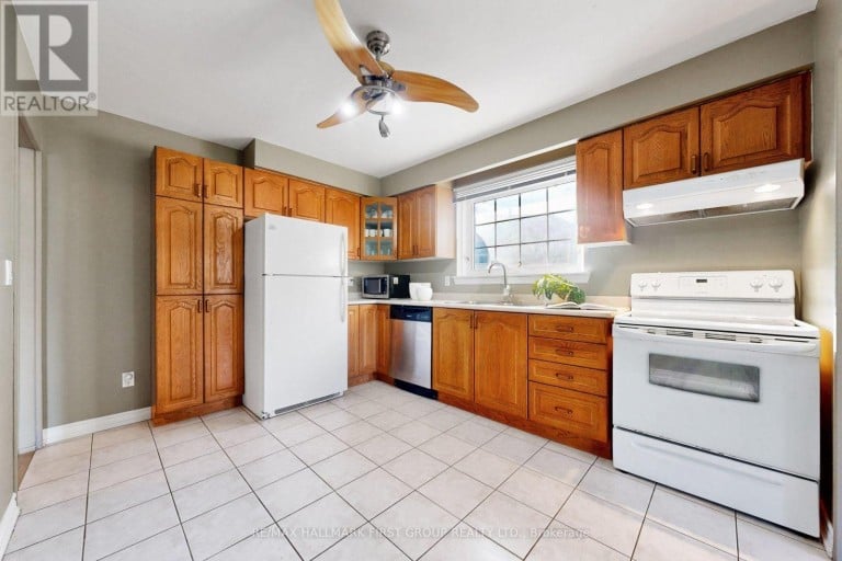 789 HILLCREST ROAD, Pickering (West Shore), Ontario, L1W2P5