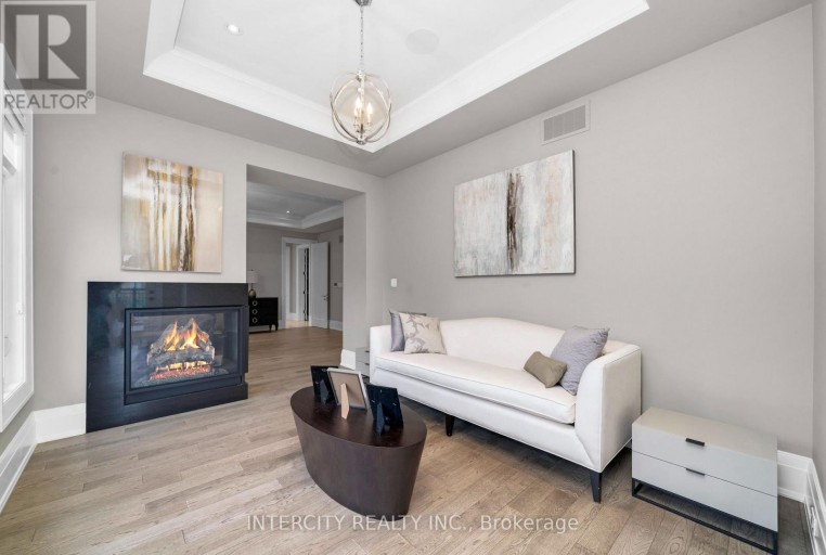 34 ROSEBUD COURT, Vaughan (Kleinburg), Ontario, L0J1C0