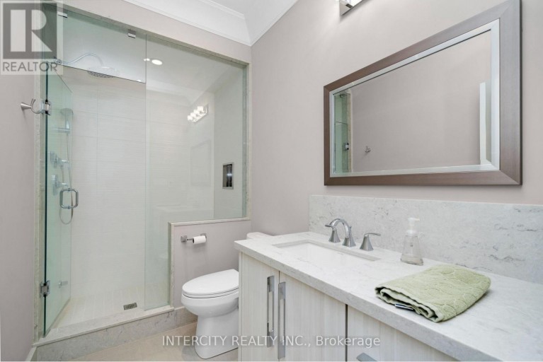 34 ROSEBUD COURT, Vaughan (Kleinburg), Ontario, L0J1C0