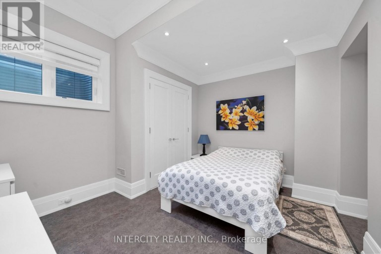 34 ROSEBUD COURT, Vaughan (Kleinburg), Ontario, L0J1C0