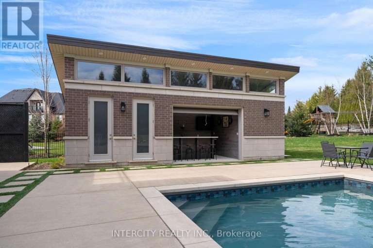 34 ROSEBUD COURT, Vaughan (Kleinburg), Ontario, L0J1C0