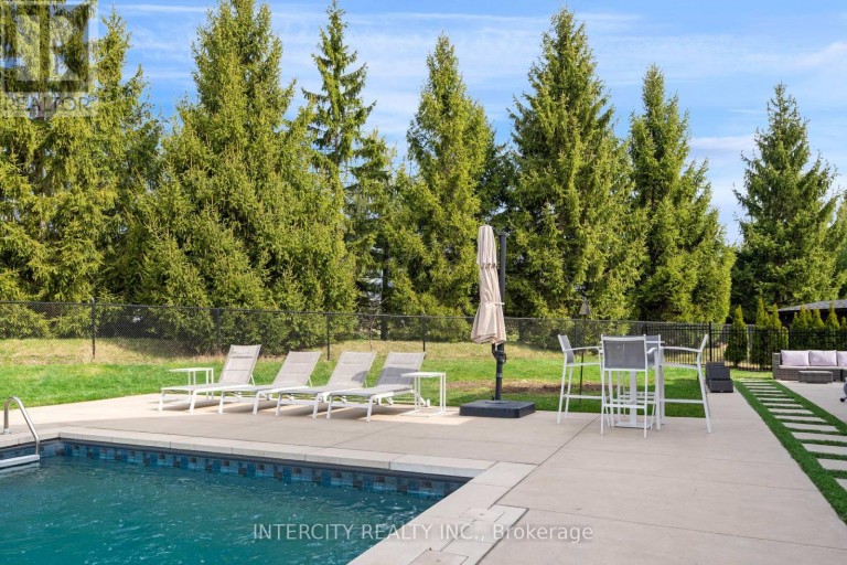 34 ROSEBUD COURT, Vaughan (Kleinburg), Ontario, L0J1C0