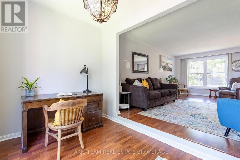 1 SUSAN PLACE, Barrie (Sunnidale), Ontario, L4N5P3
