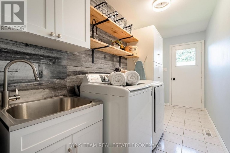 1 SUSAN PLACE, Barrie (Sunnidale), Ontario, L4N5P3