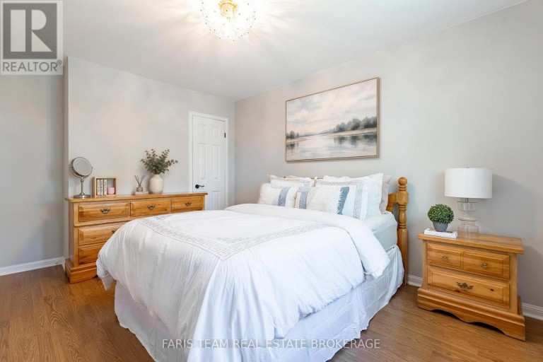 1 SUSAN PLACE, Barrie (Sunnidale), Ontario, L4N5P3