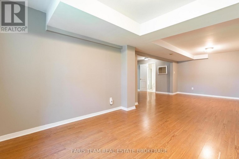 1 SUSAN PLACE, Barrie (Sunnidale), Ontario, L4N5P3