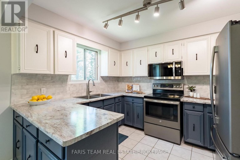 1 SUSAN PLACE, Barrie (Sunnidale), Ontario, L4N5P3