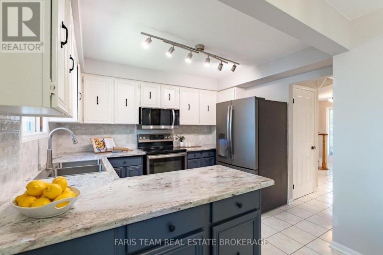 1 SUSAN PLACE, Barrie (Sunnidale), Ontario, L4N5P3