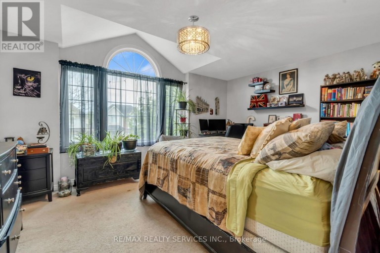 752 NORTH LEAKSDALE CIRCLE, London South (South U), Ontario, N6M1M1