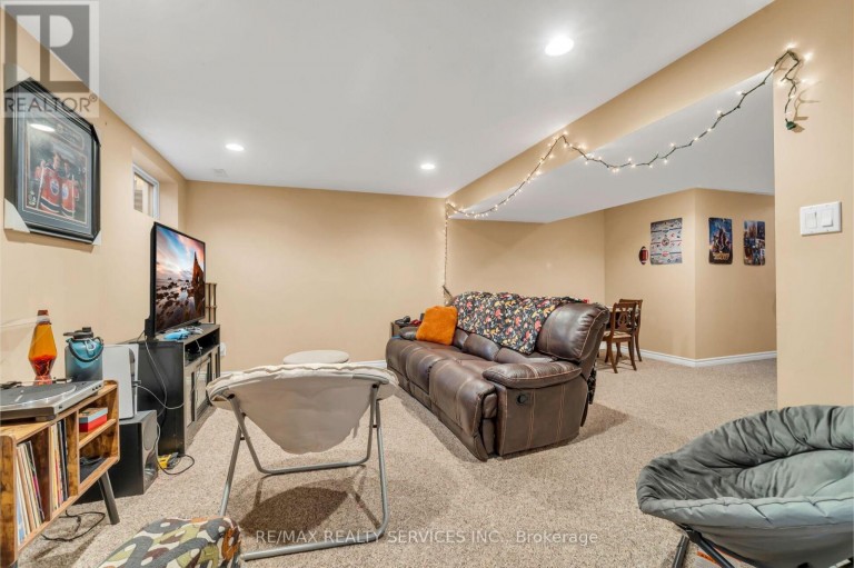 752 NORTH LEAKSDALE CIRCLE, London South (South U), Ontario, N6M1M1