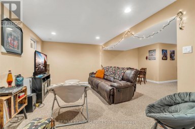 752 NORTH LEAKSDALE CIRCLE London South (South U) Ontario photo 32