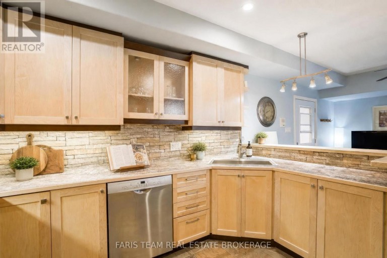 135 FOREST GLEN DRIVE, Gravenhurst (Muskoka (S)), Ontario, P1P1A1
