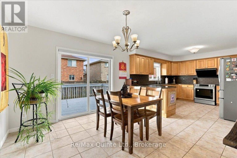 11 HURON LANE, Belleville (Belleville Ward), Ontario, K8N5X5