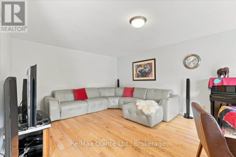 11 HURON LANE, Belleville (Belleville Ward), Ontario, K8N5X5