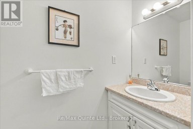 11 HURON LANE Belleville (Belleville Ward) Ontario photo 19