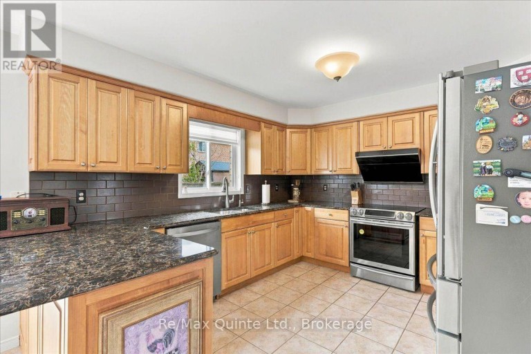 11 HURON LANE, Belleville (Belleville Ward), Ontario, K8N5X5