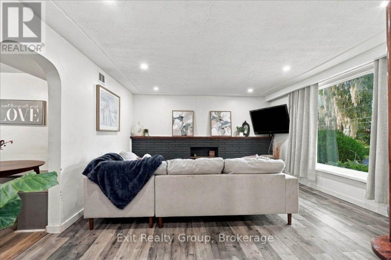 129 HARCOURT ROAD, Quinte West (Murray Ward), Ontario, K8V0M6