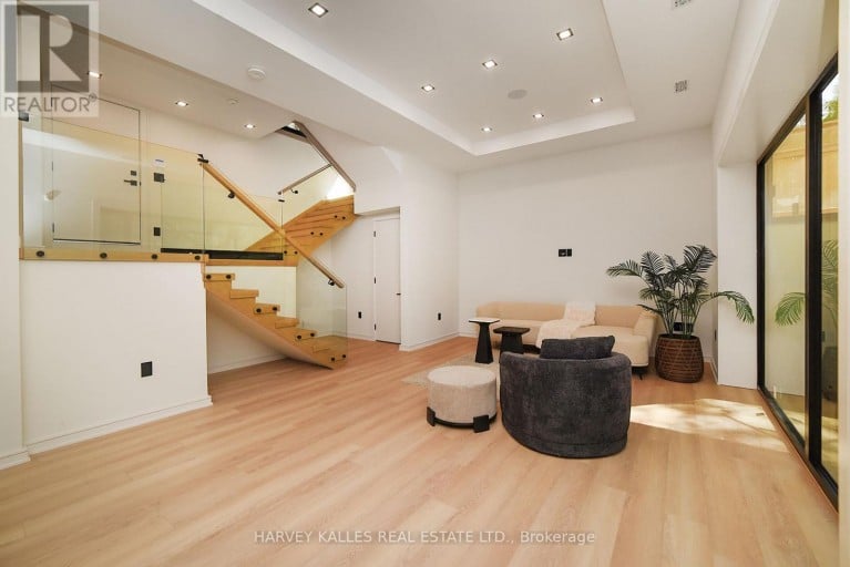 110 MONA DRIVE, Toronto (Lawrence Park South), Ontario, M5N2R4