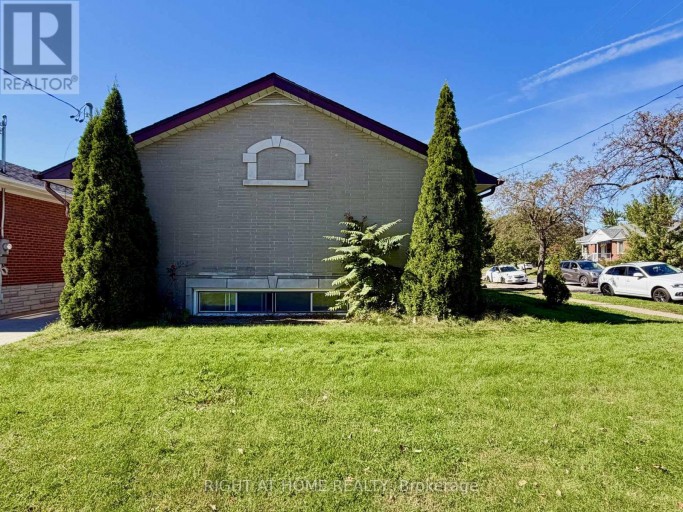 35 WARNICA AVENUE, Toronto (Islington-City Centre West), Ontario, M8Z1Z5