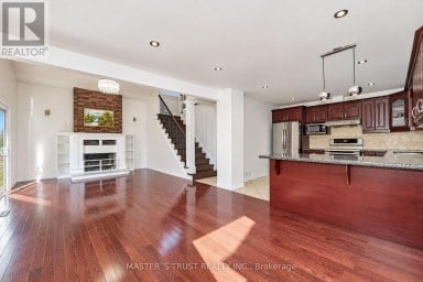 3 LONGBOW SQUARE Toronto (Steeles) Ontario photo 7