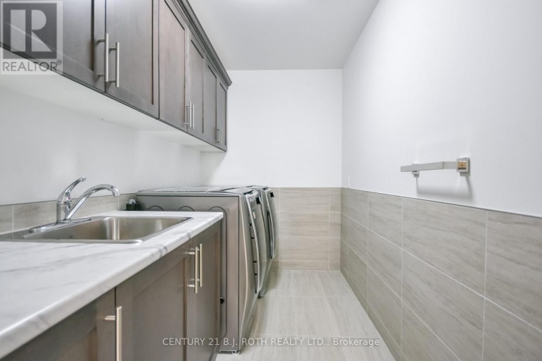 41 AUBURN COURT, Barrie (Ardagh), Ontario, L4N6G9