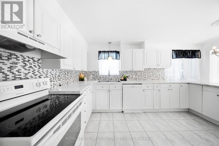 209 CLIFF ROAD, Barrie (South Shore), Ontario, L4N3X5