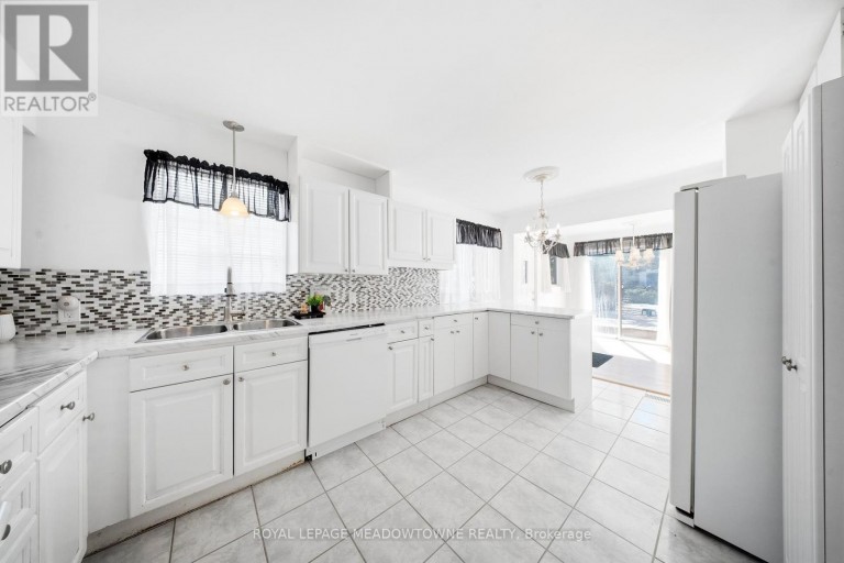 209 CLIFF ROAD, Barrie (South Shore), Ontario, L4N3X5