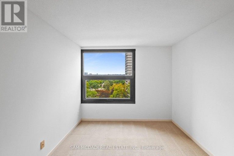 1007 - 1300 BLOOR STREET, Mississauga (Applewood), Ontario, L4Y3Z2